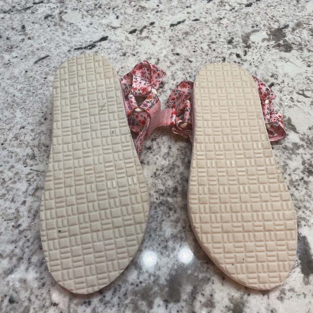 Pink floral flat sandal - Picture 2 of 3